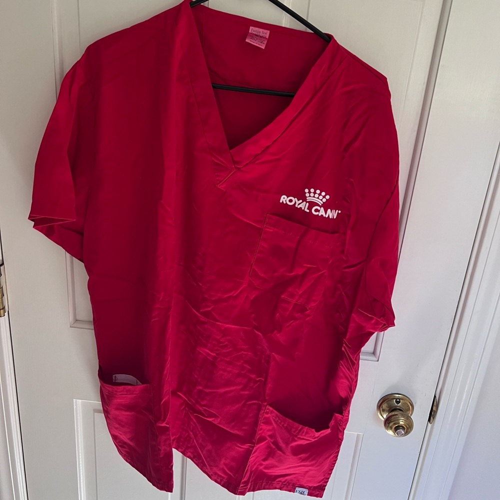 Red royal canin scrub top XL